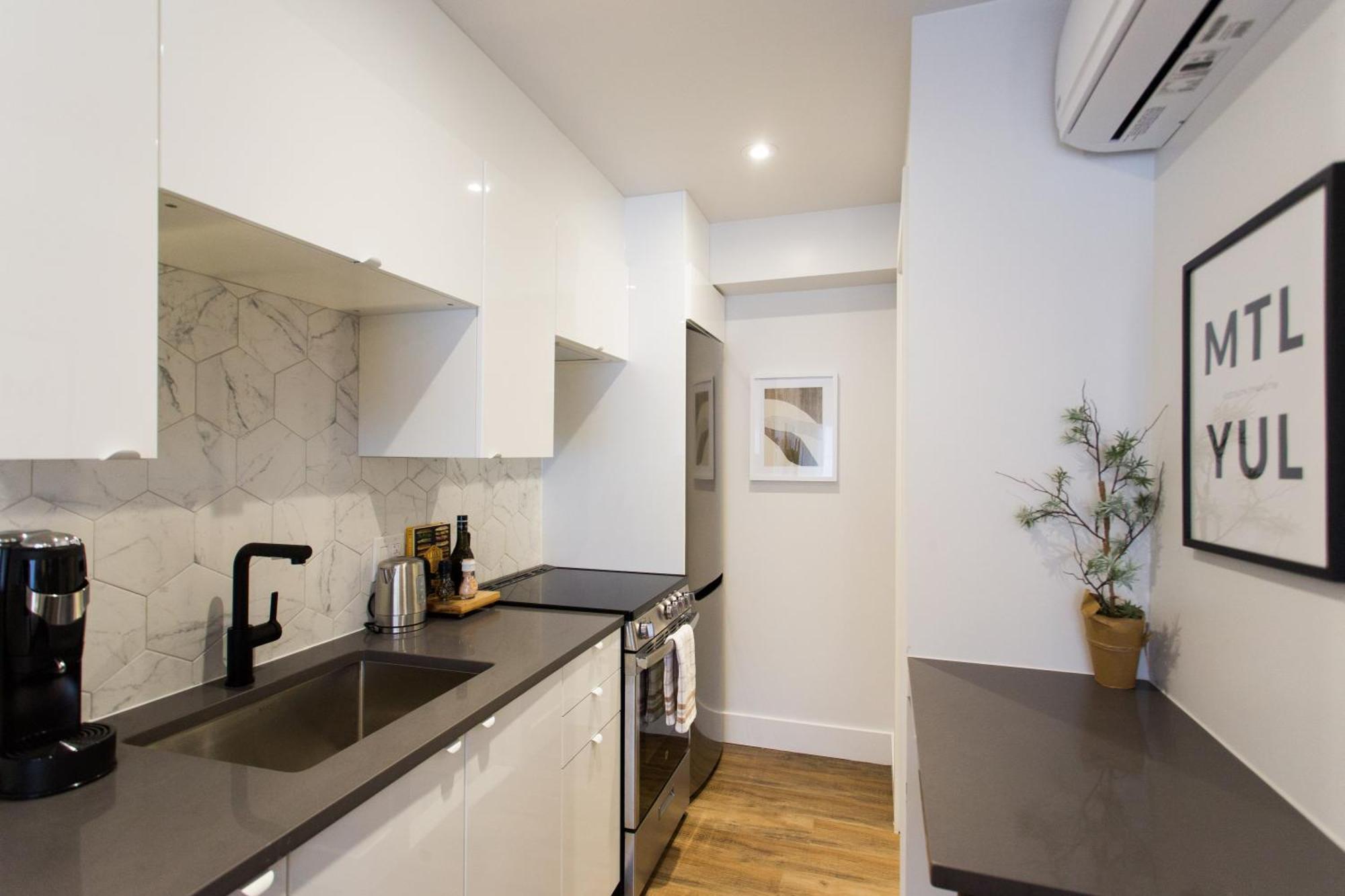 Scandinavian Studio With Full Kitchen And Bath By Den Stays Montréal Szoba fotó